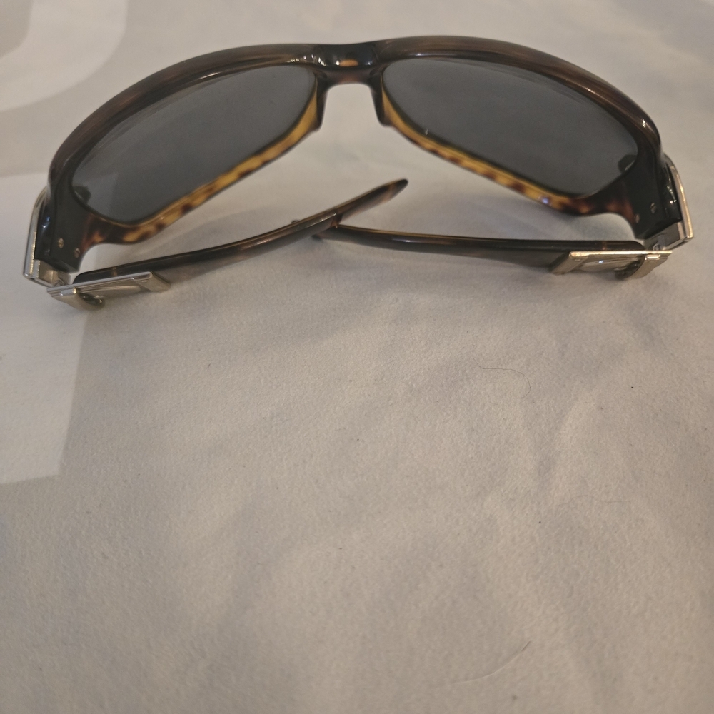 Gucci Branded Black and Gold Men's Sunglasses - Picture 4 of 8